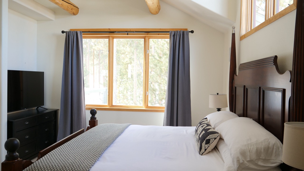 Photo of Bedroom in Three Peaks