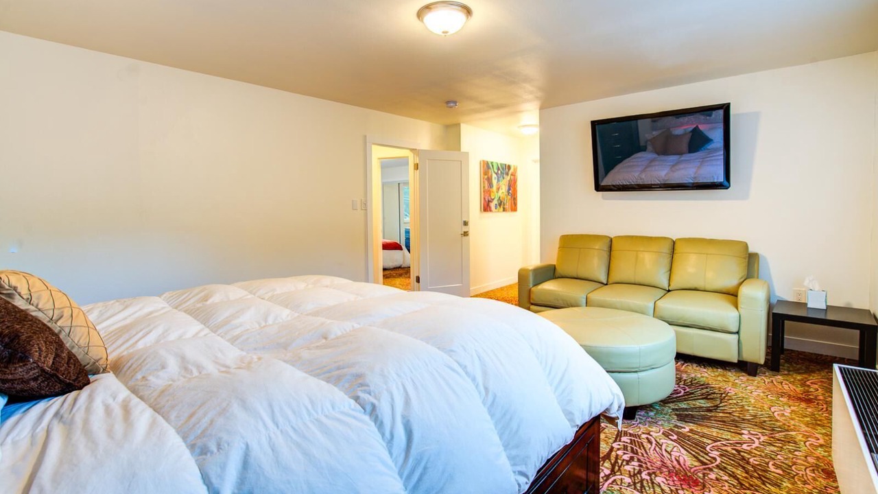Photo of Bedroom in Manitou Springs Historic District
