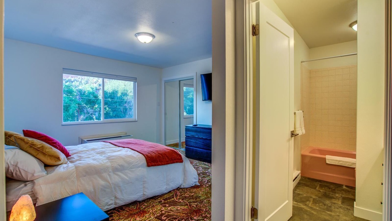 Photo of Bedroom in Manitou Springs Historic District