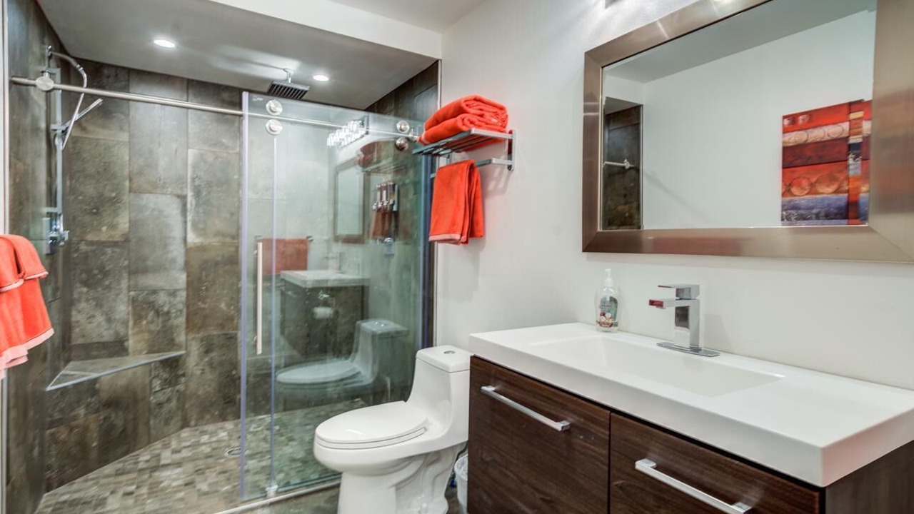 Photo of Bathroom in Manitou Springs Historic District