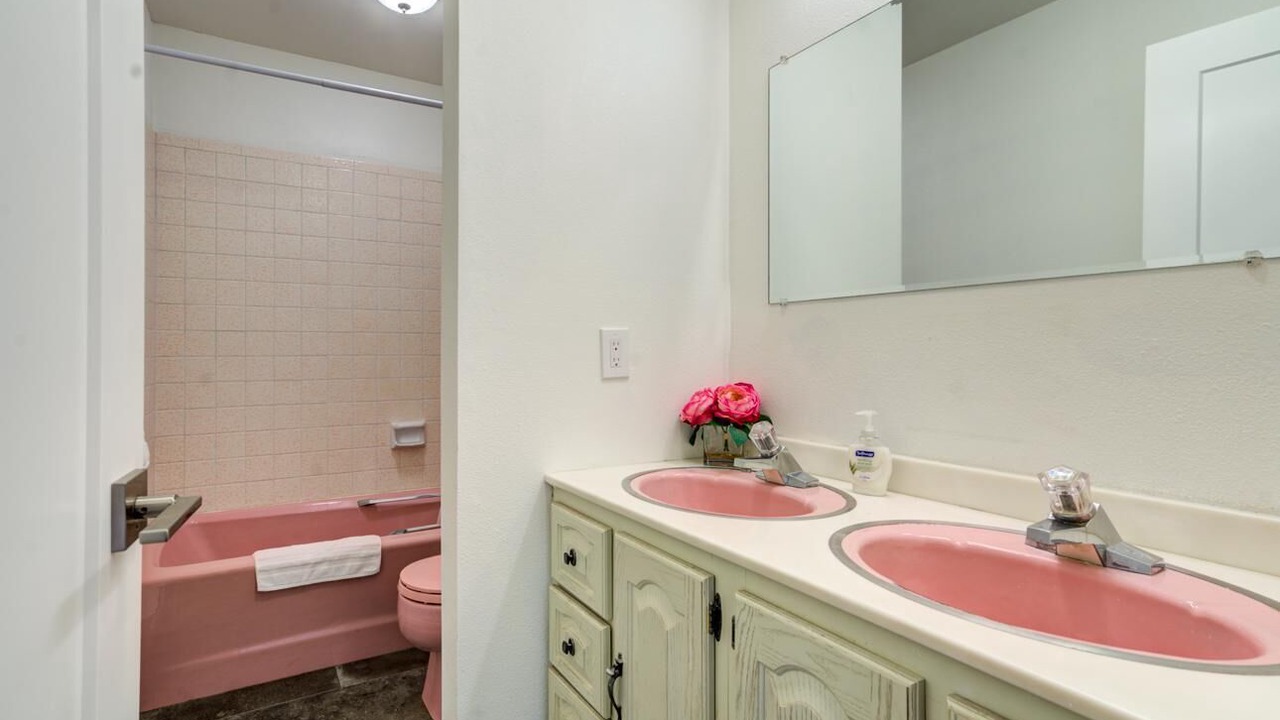 Photo of Bathroom in Manitou Springs Historic District