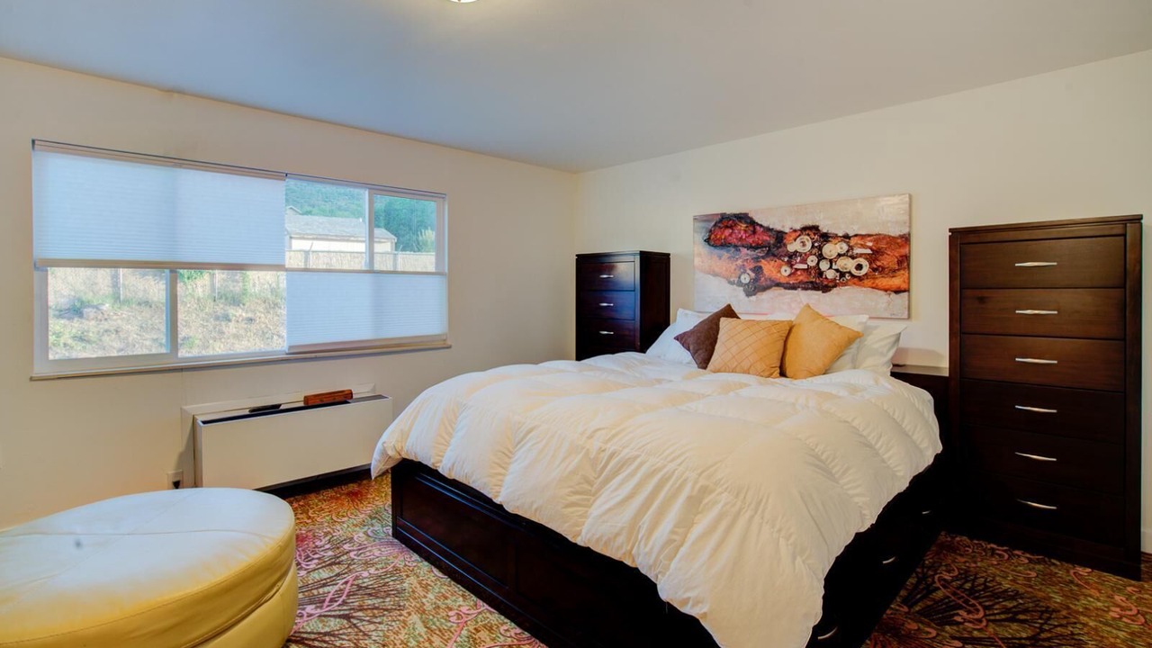 Photo of Bedroom in Manitou Springs Historic District
