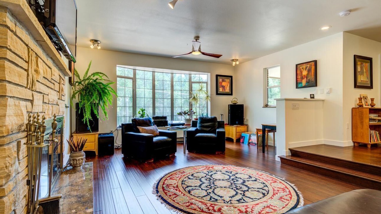 Photo of Livingroom in Manitou Springs Historic District