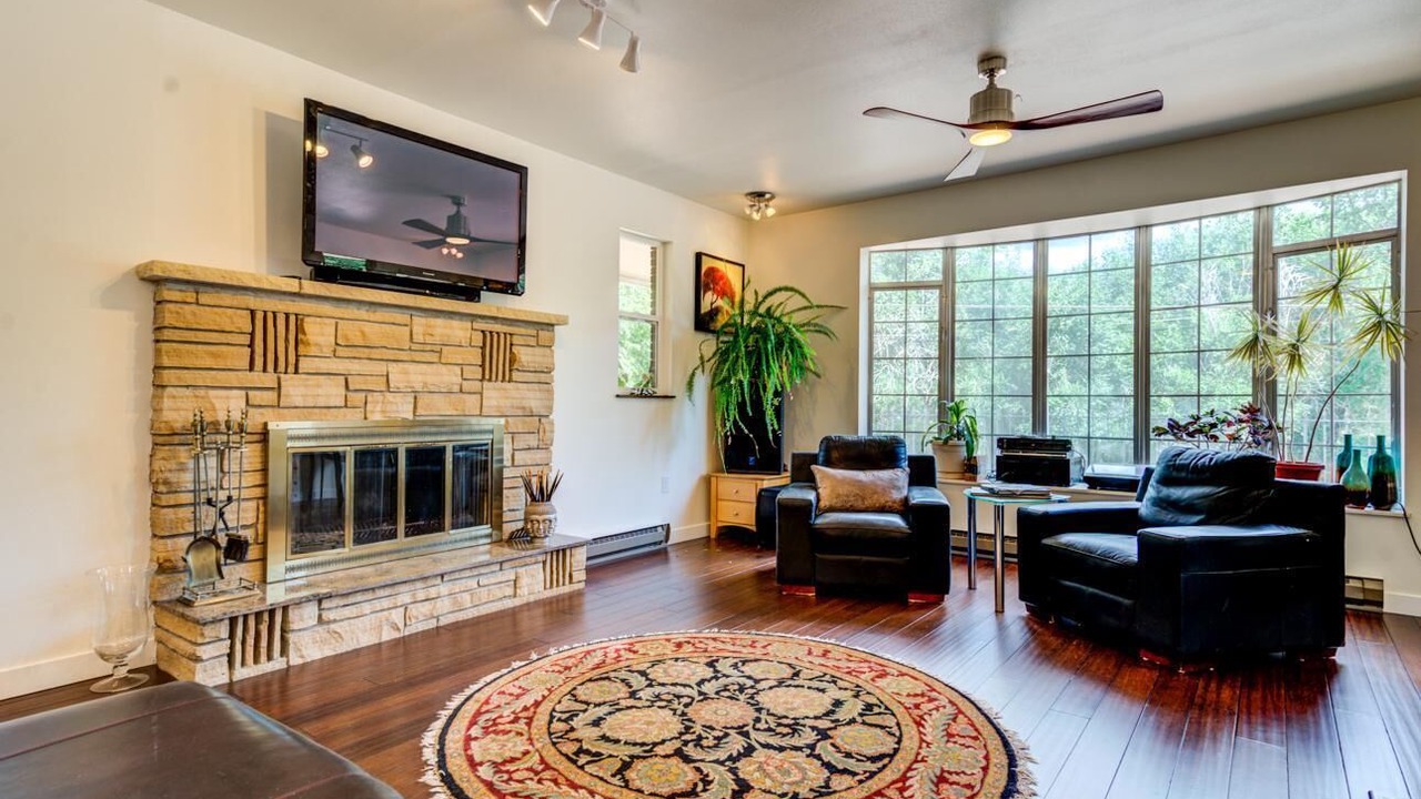 Photo of Livingroom in Manitou Springs Historic District