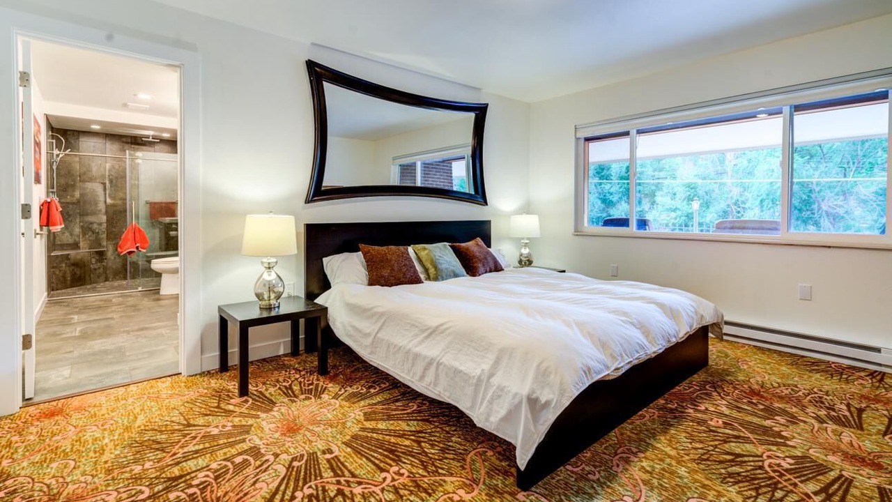 Photo of Bedroom in Manitou Springs Historic District