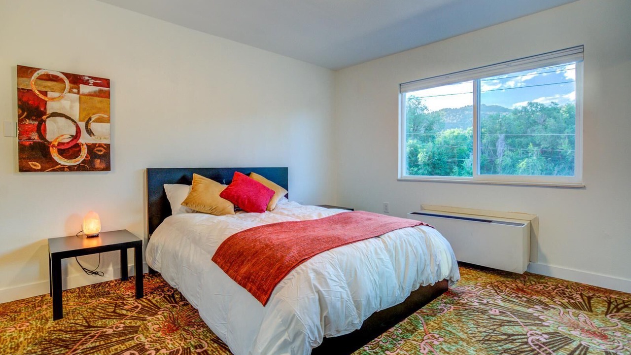 Photo of Bedroom in Manitou Springs Historic District