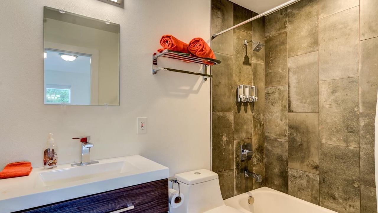 Photo of Bathroom in Manitou Springs Historic District