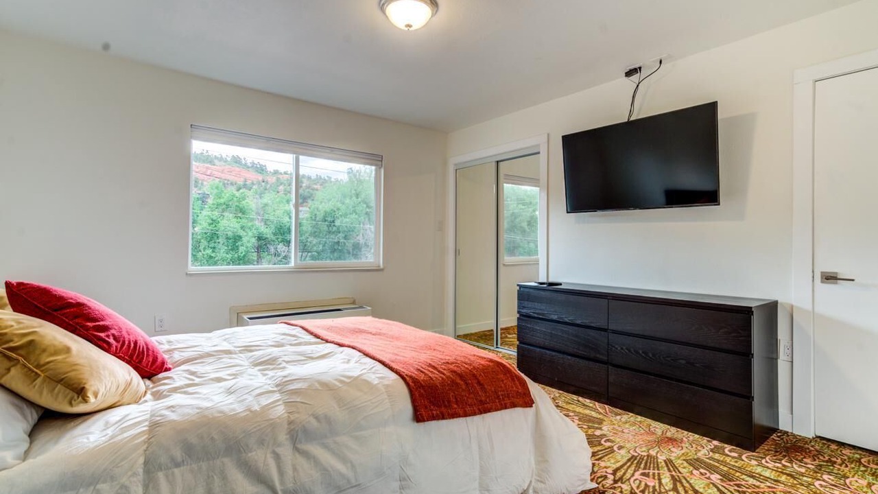 Photo of Bedroom in Manitou Springs Historic District