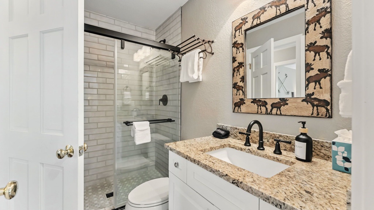 Photo of Bathroom in Peak 8
