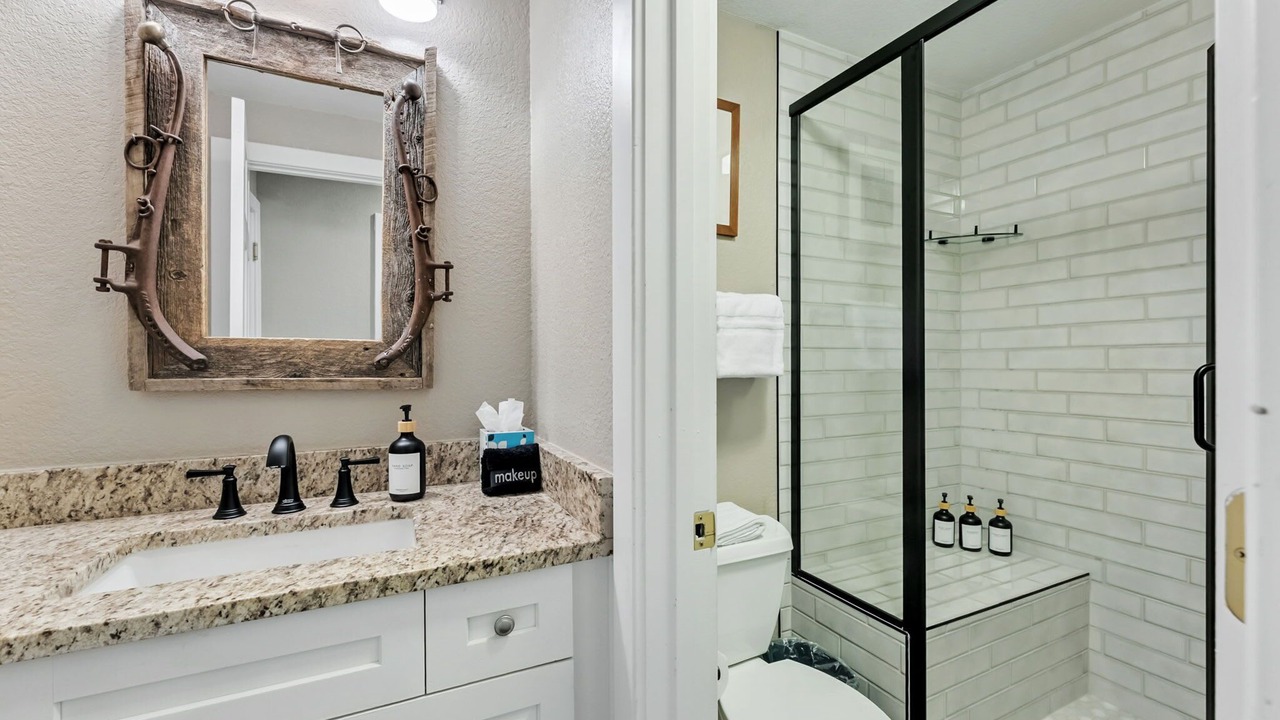 Photo of Bathroom in Peak 8