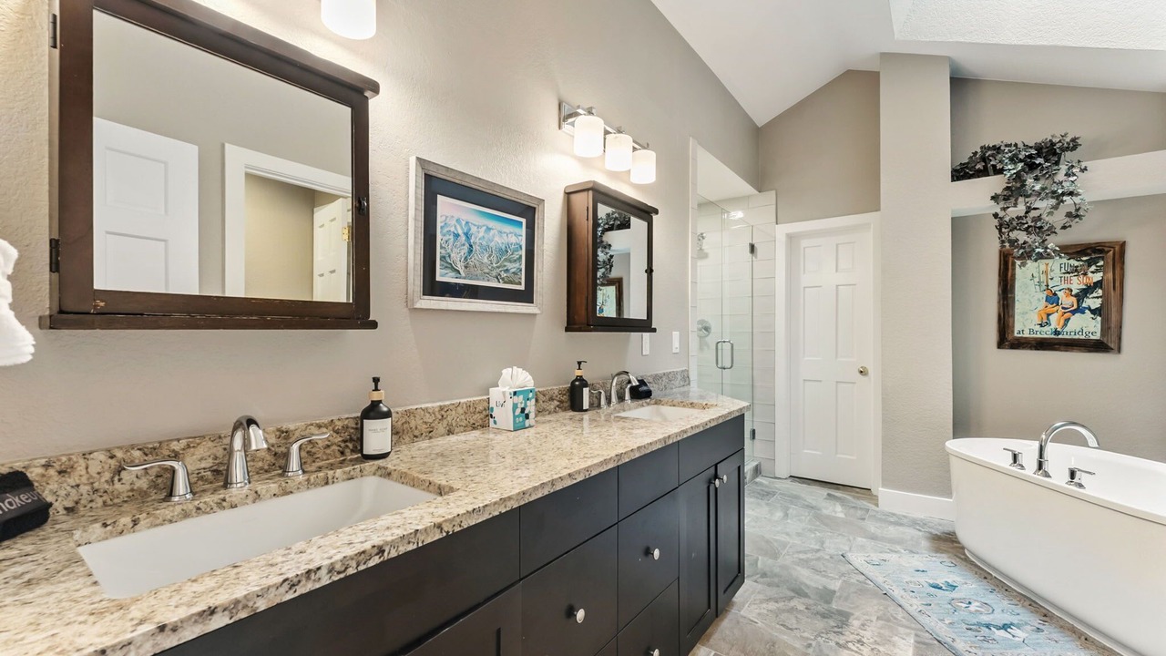 Photo of Bathroom in Peak 8