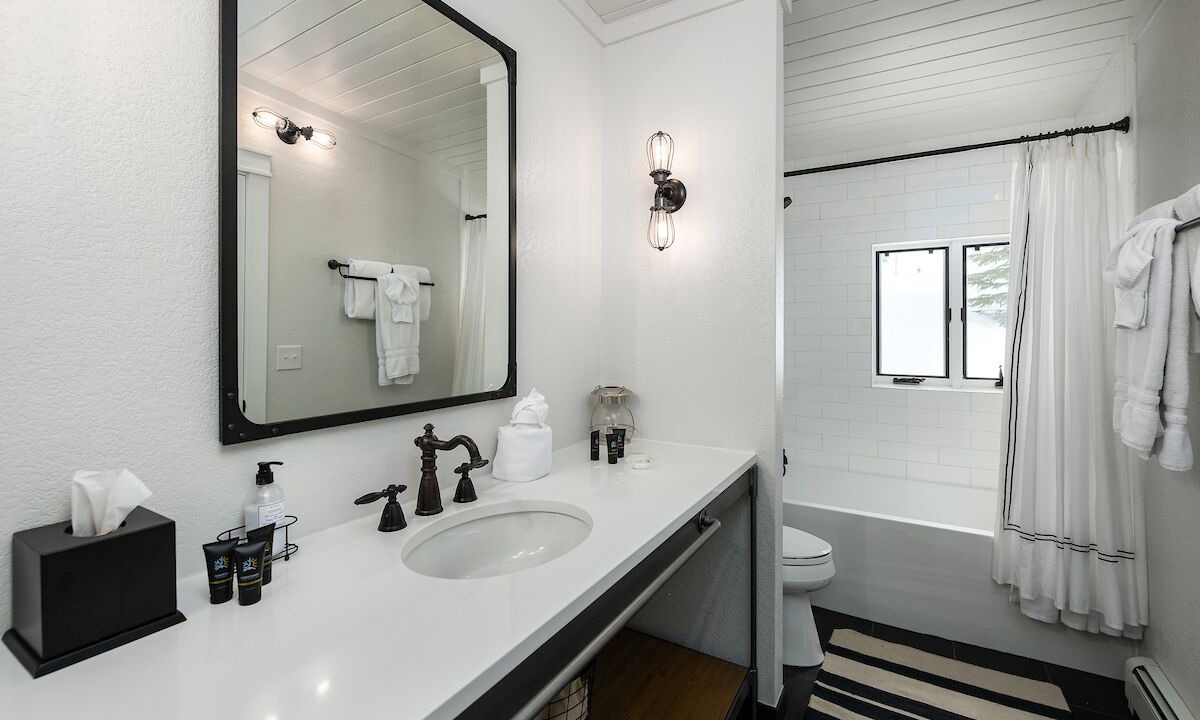 Photo of Bathroom in Breckenridge Park Estates