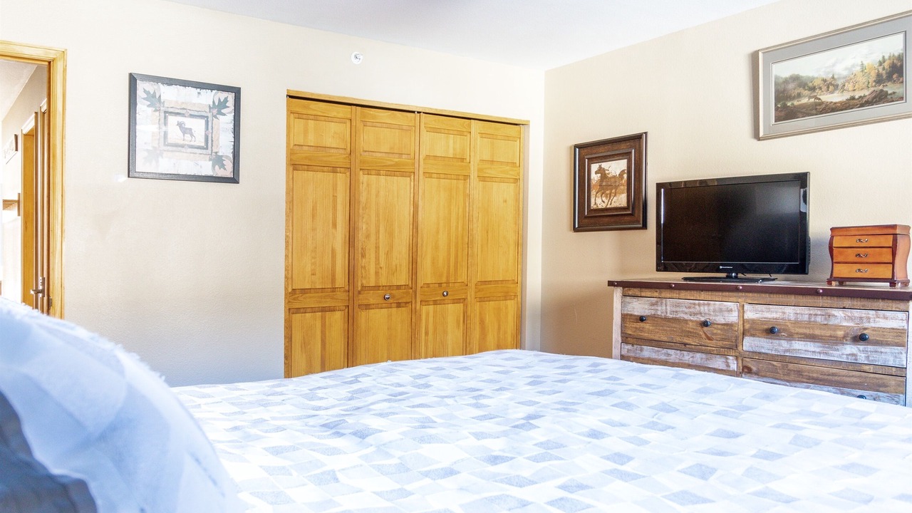Photo of Bedroom in Mountain House