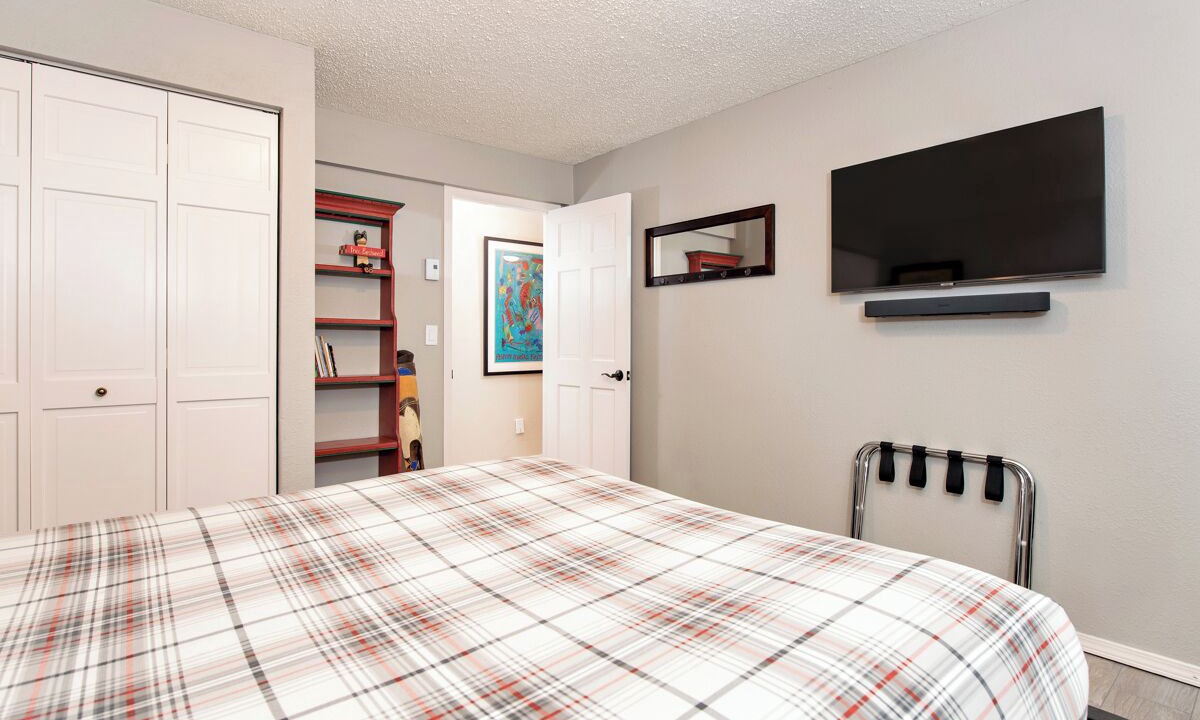 Photo of Bedroom in Basalt