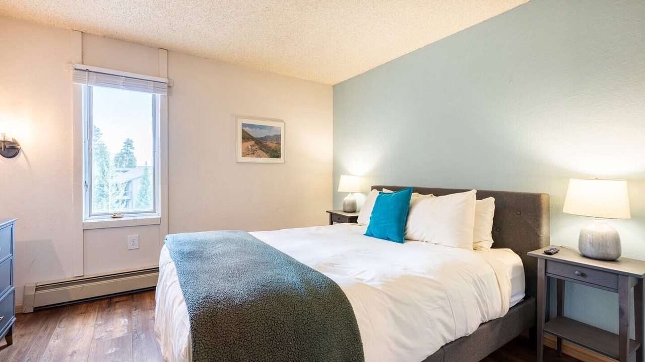 Photo of Bedroom in Peak 8