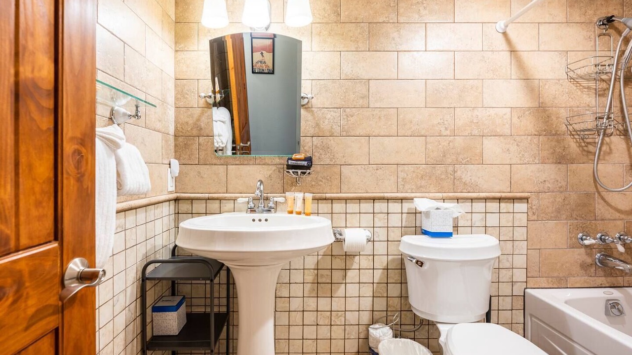 Photo of Bathroom in Peak 8