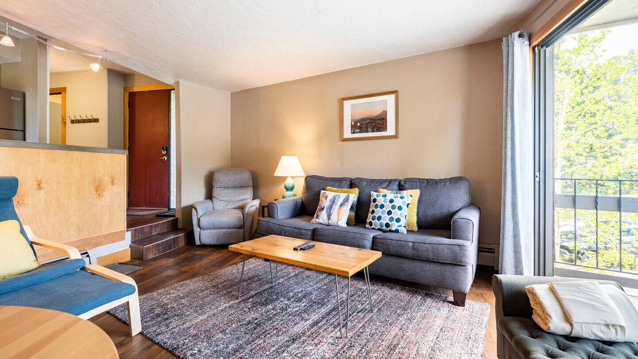 Photo of Bedroom in Peak 8