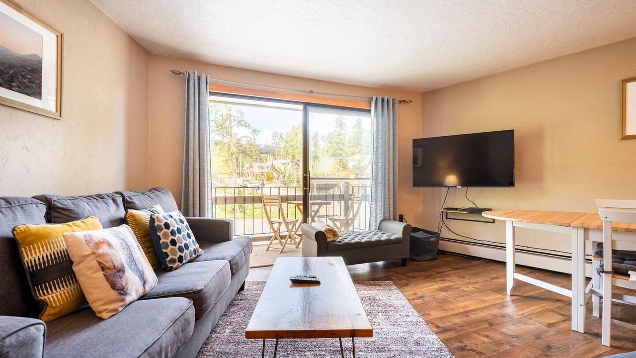 Photo of Bedroom in Peak 8