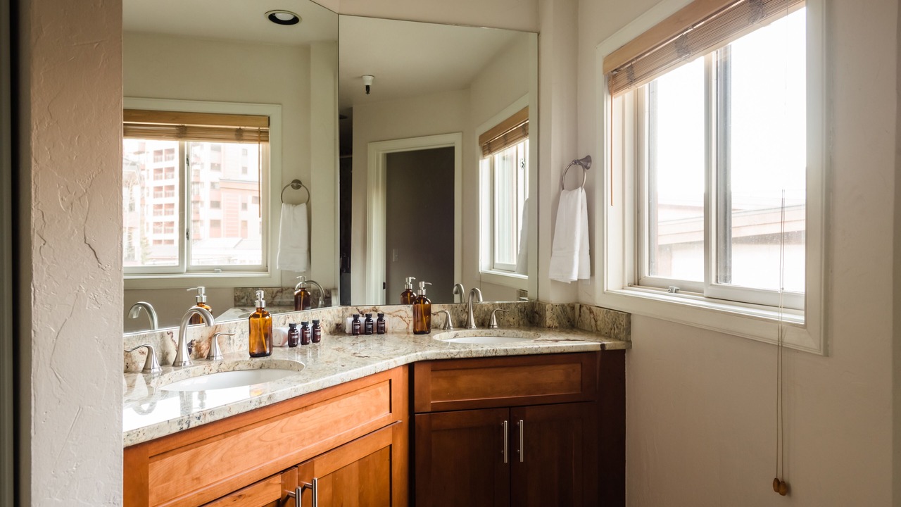 Photo of Bathroom in Peak 9