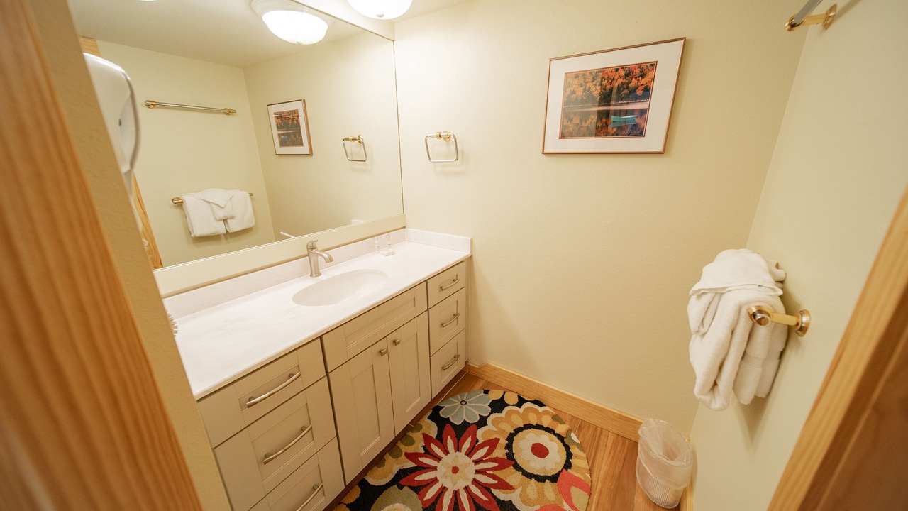Photo of Bathroom in Lakeside Village