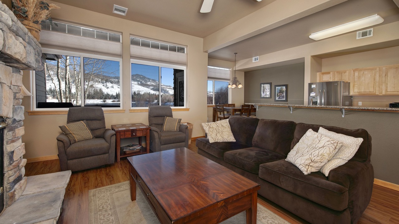 Photo of Livingroom in Three Peaks