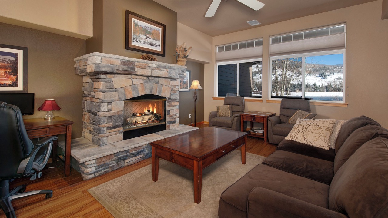 Photo of Livingroom in Three Peaks