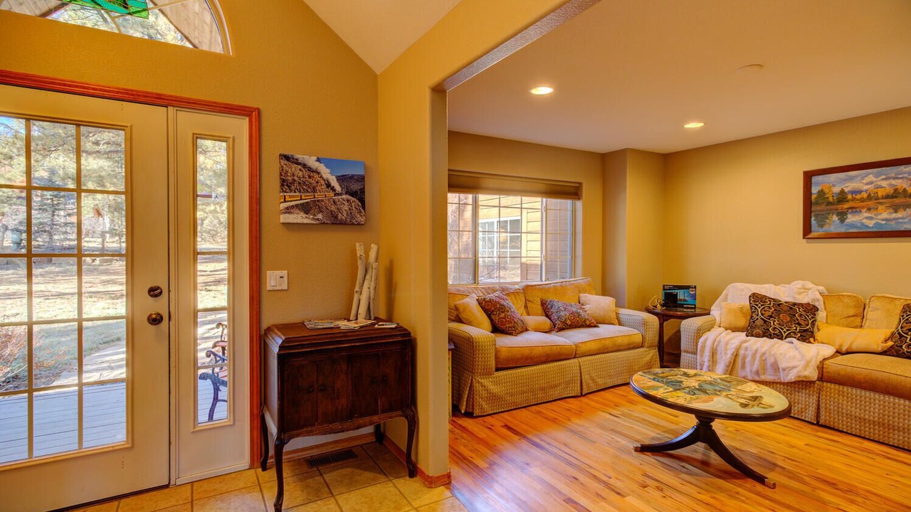 Photo of Livingroom in Twin Creek Village