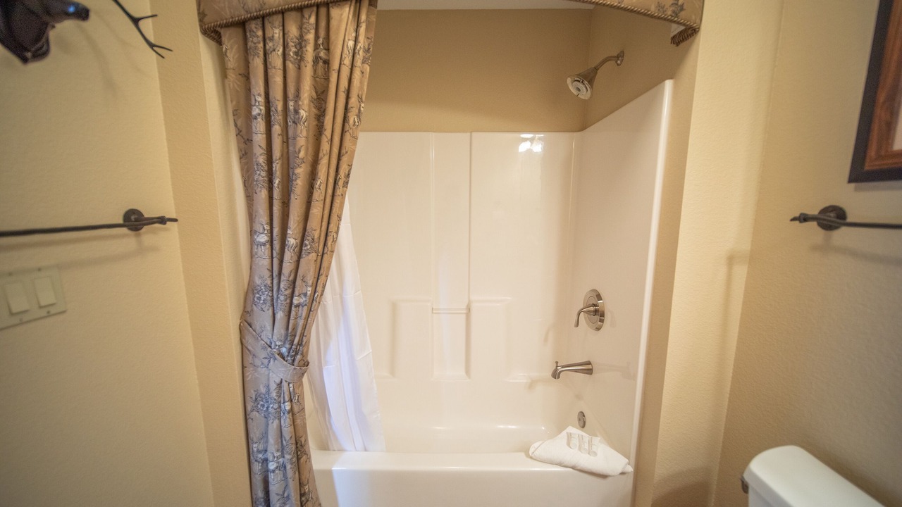 Photo of Bathroom in Lakeside Village