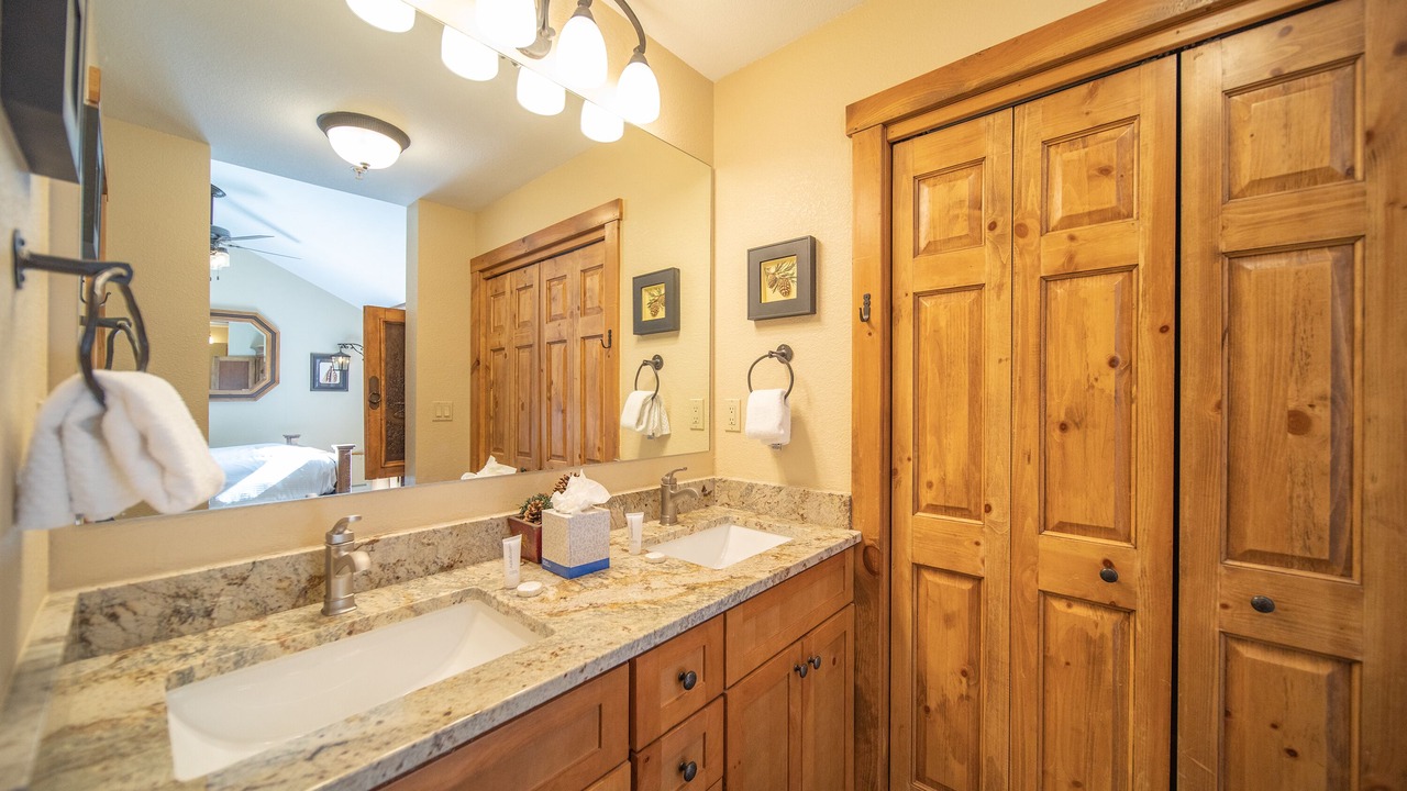 Photo of Bathroom in Lakeside Village