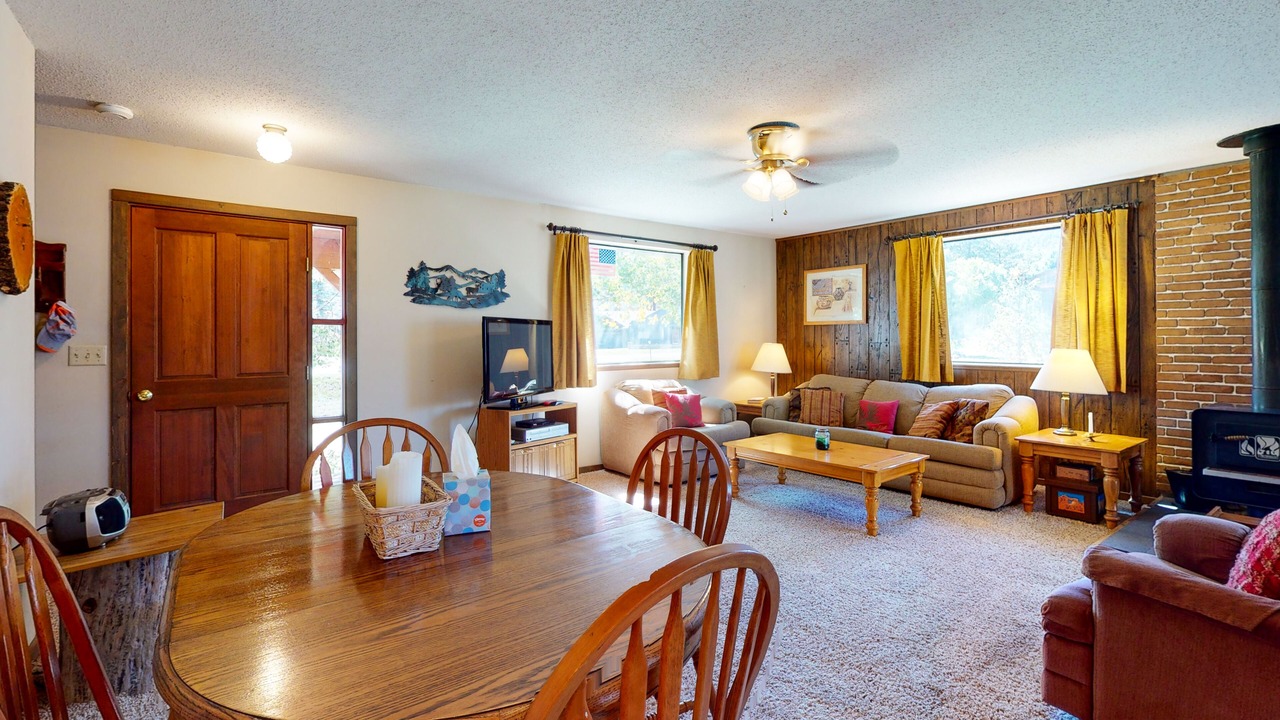 Photo of Livingroom in Ponderosa Pines