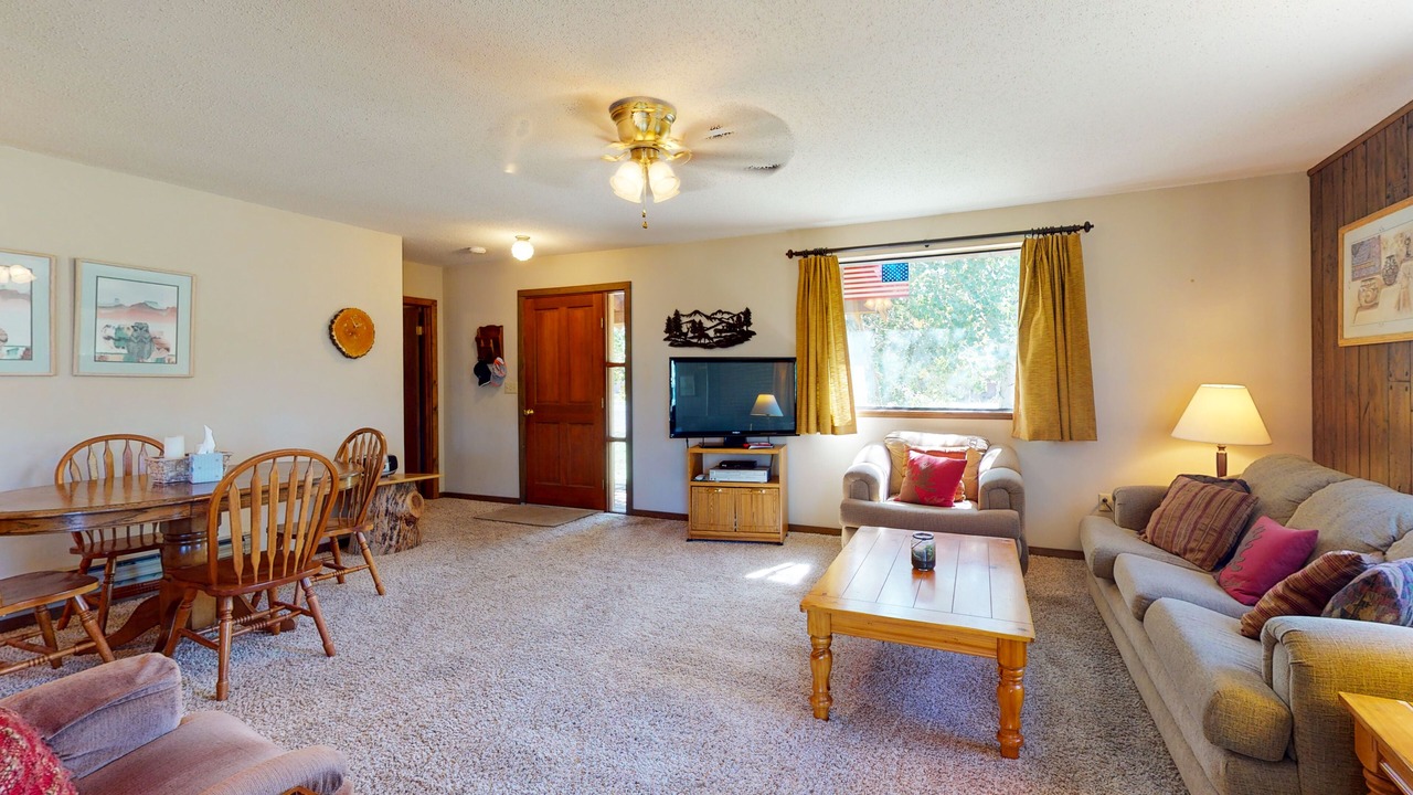 Photo of Livingroom in Ponderosa Pines