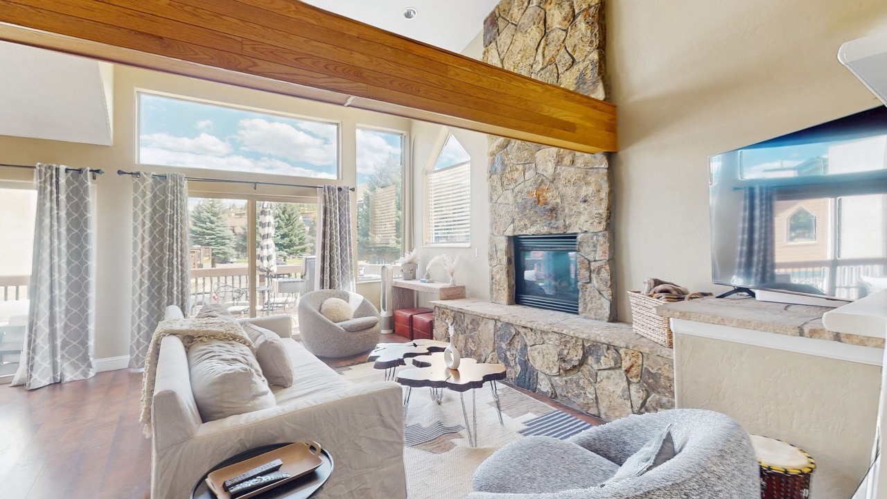 Photo of Livingroom in Edwards