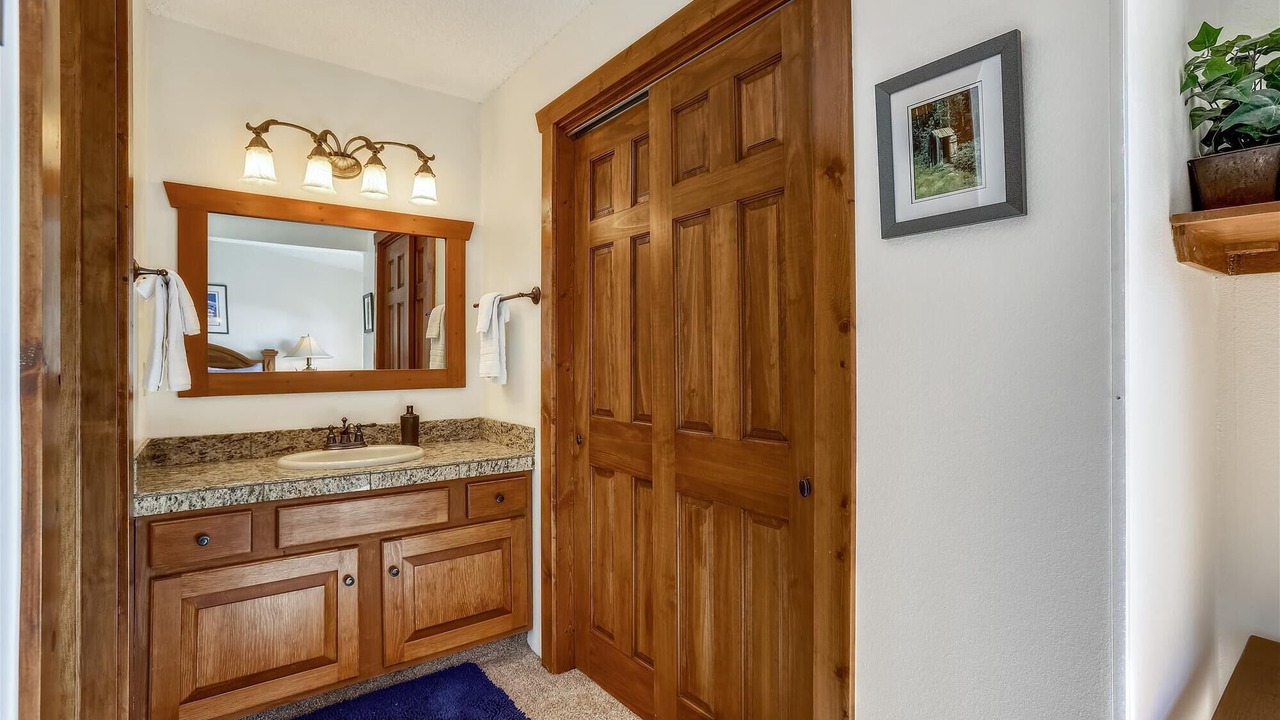 Photo of Bathroom in Four O'Clock