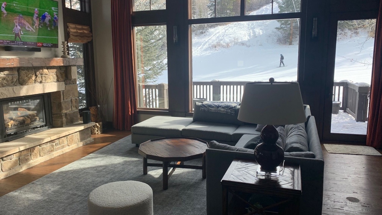 Photo of Livingroom in Edwards