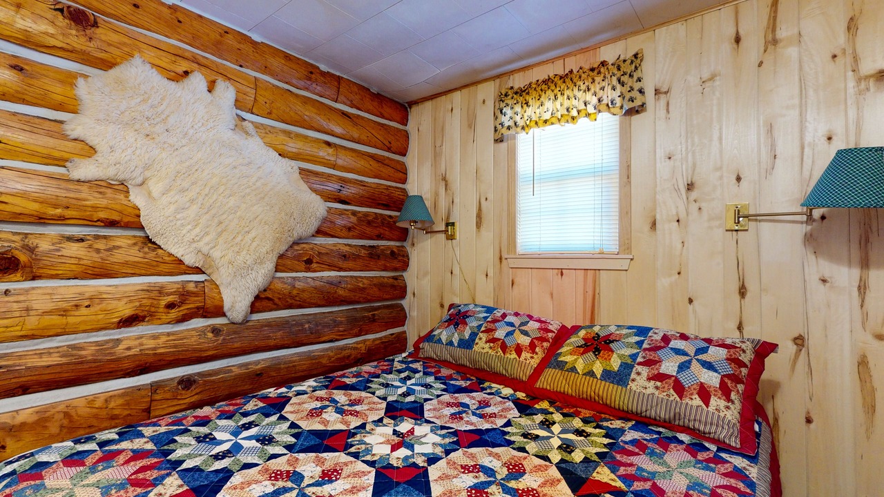 Photo of Bedroom in Ponderosa Pines