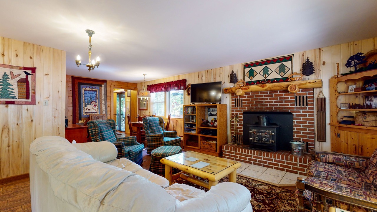 Photo of Livingroom in Ponderosa Pines