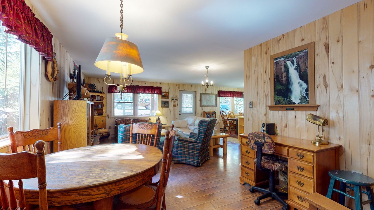 Photo of Livingroom in Ponderosa Pines