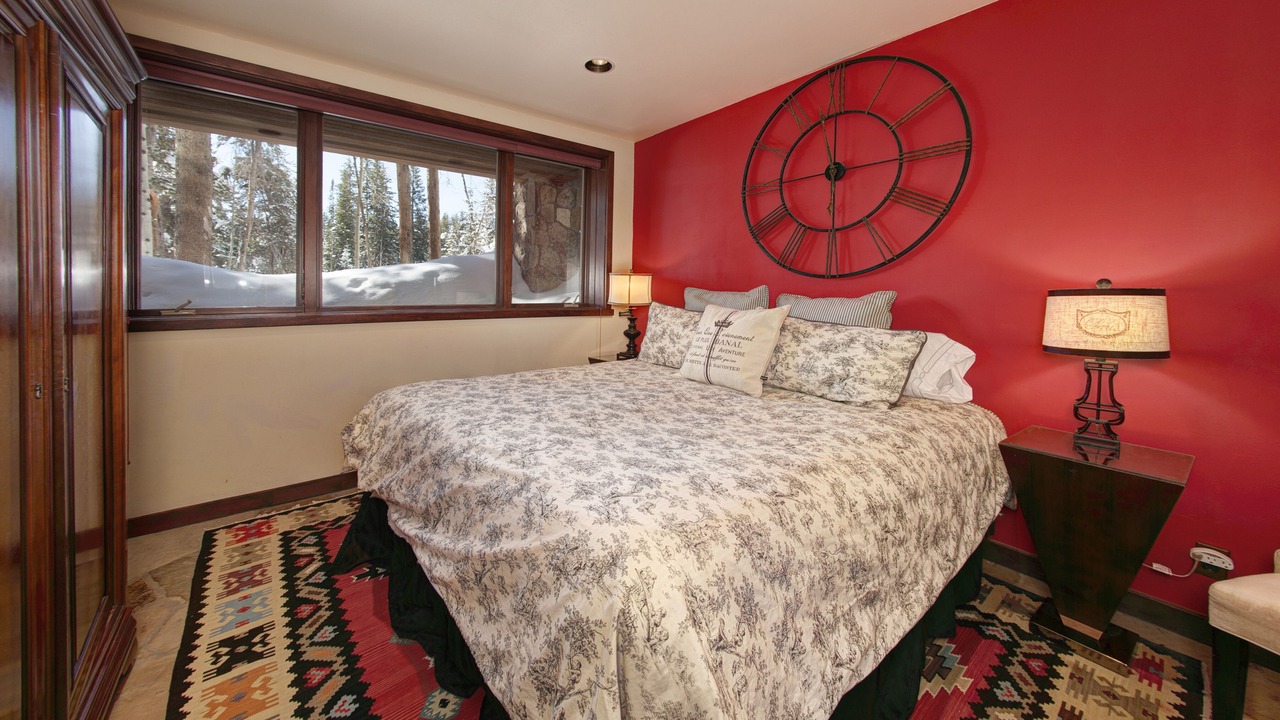 Photo of Bedroom in Four O'Clock