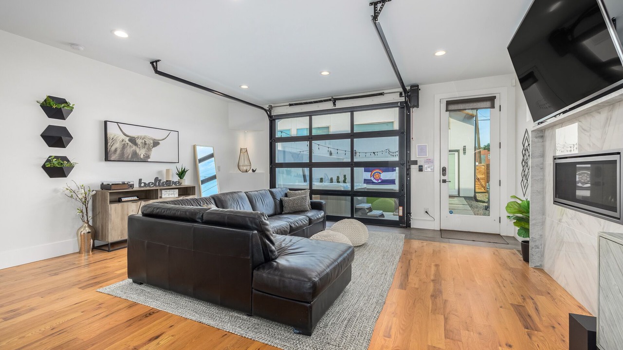 Photo of Livingroom in Overland