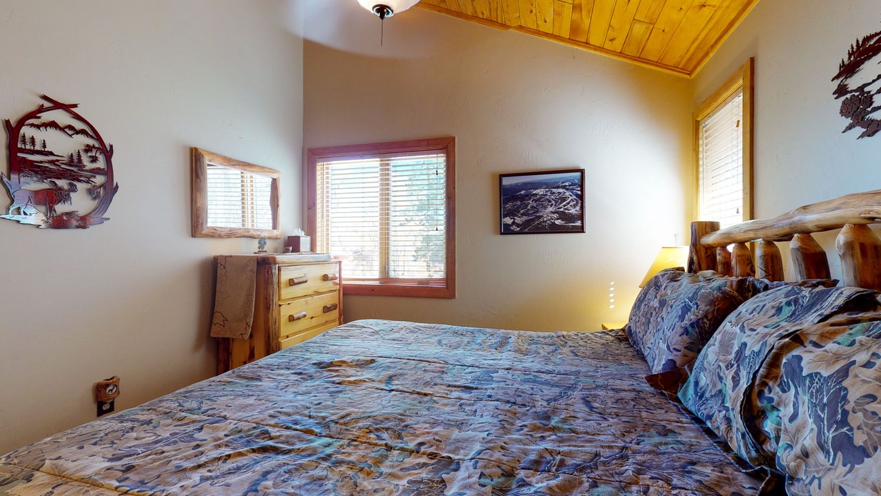 Photo of Bedroom in South Fork