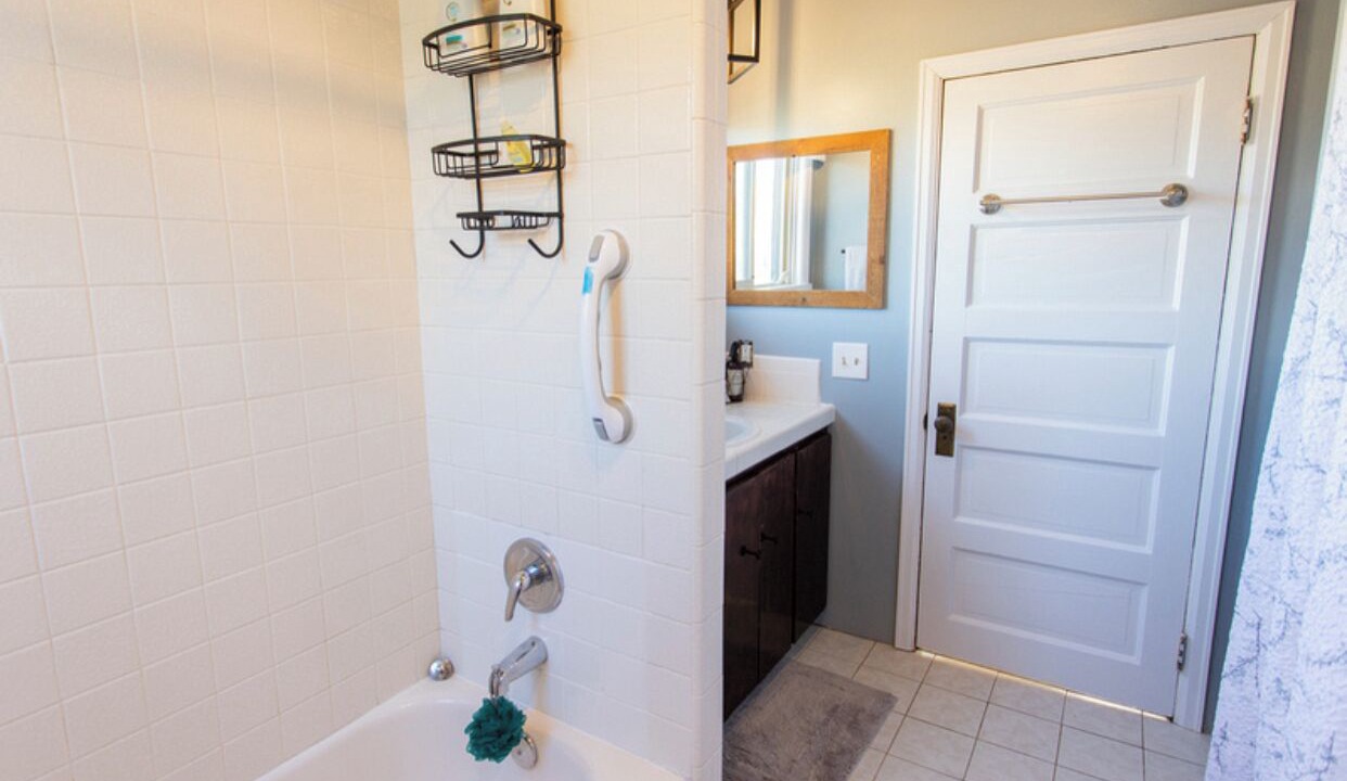 Photo of Bathroom in Larkspur