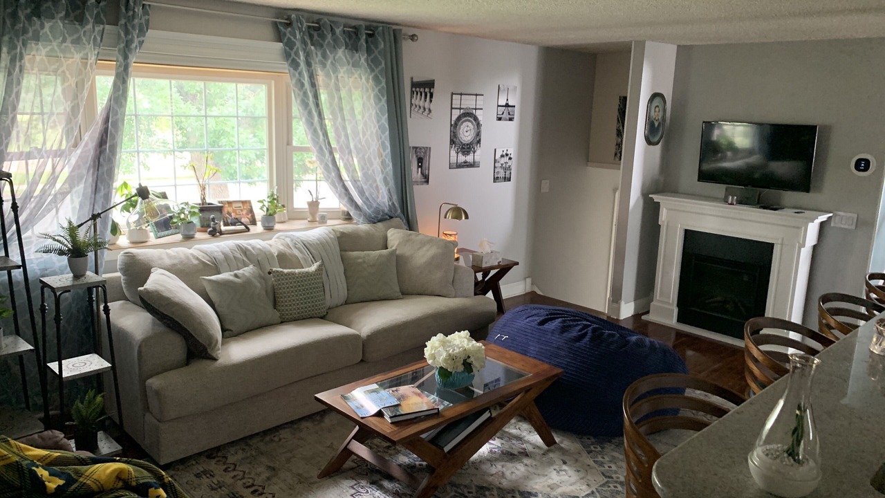 Photo of Livingroom in Aurora