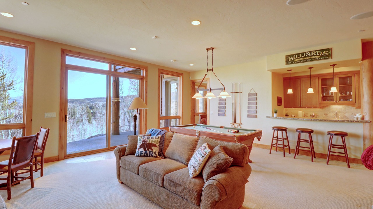 Photo of Livingroom in Three Peaks