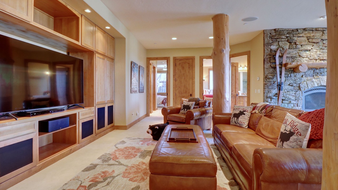 Photo of Livingroom in Three Peaks