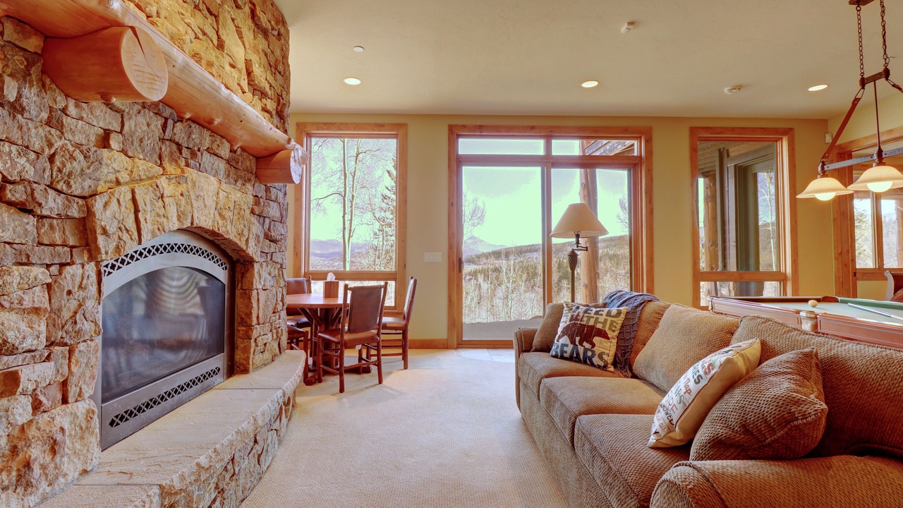 Photo of Livingroom in Three Peaks