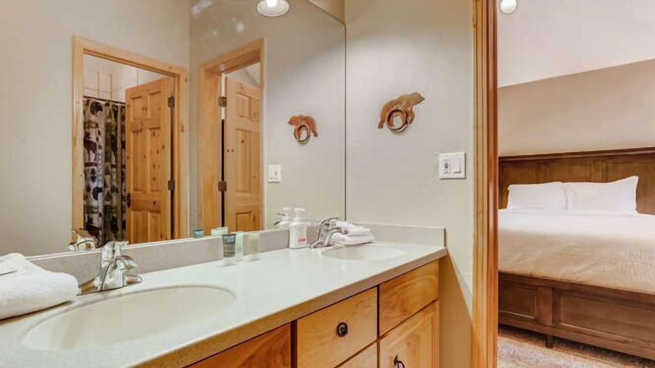 Photo of Bathroom in Three Peaks
