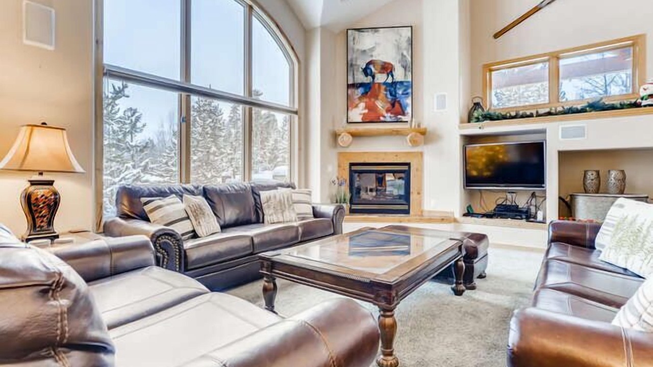 Photo of Livingroom in Three Peaks