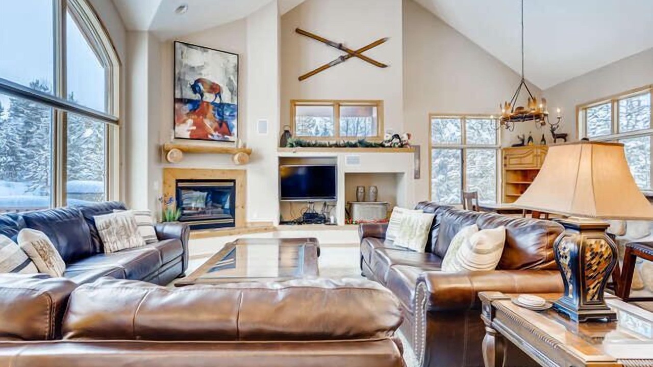 Photo of Livingroom in Three Peaks