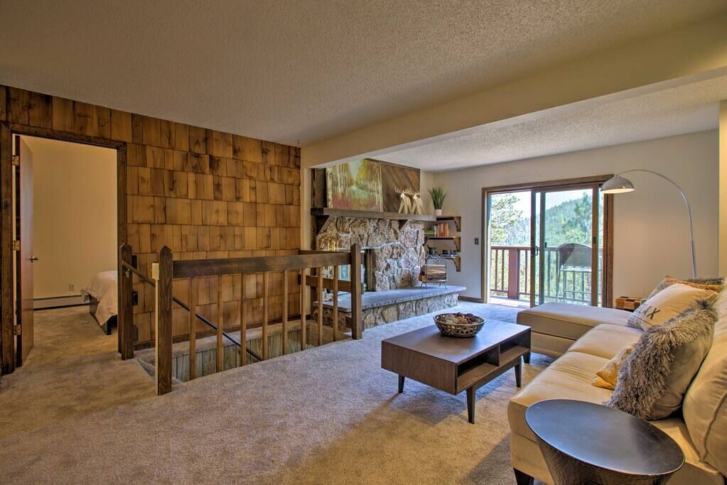 Photo of Livingroom in Evergreen