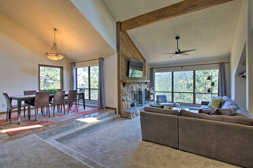 Photo of Livingroom in Evergreen